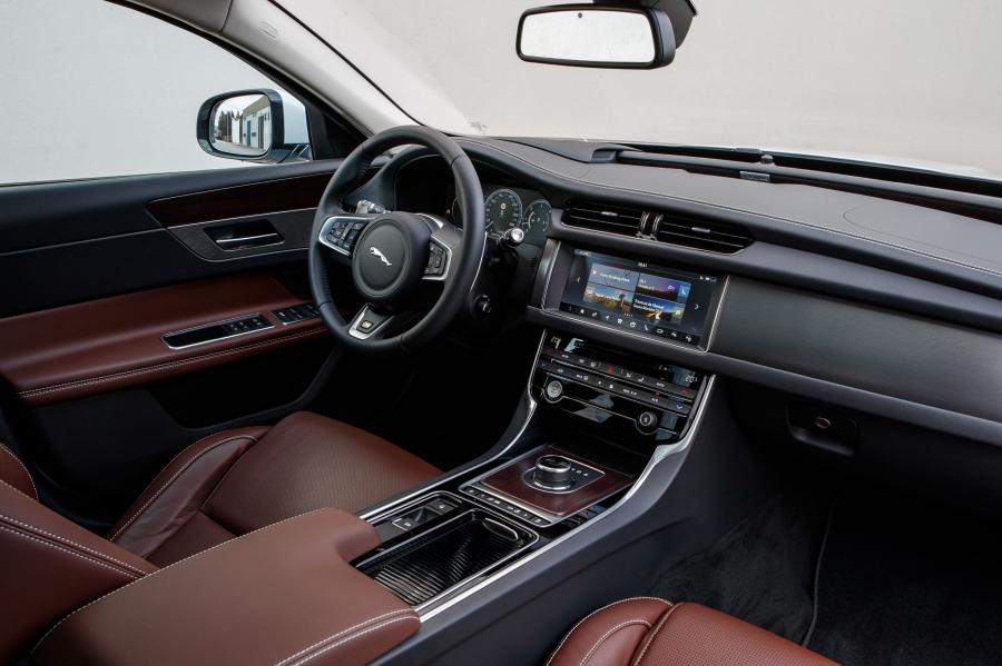 Интерьер Jaguar XF S Sportbrake 2017 года  (WW) (фото 58 из 67)
